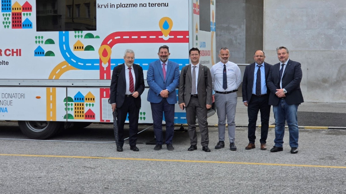 Trieste, l’autoemoteca regionale debutta in piazza Oberdan davanti al Consiglio - 