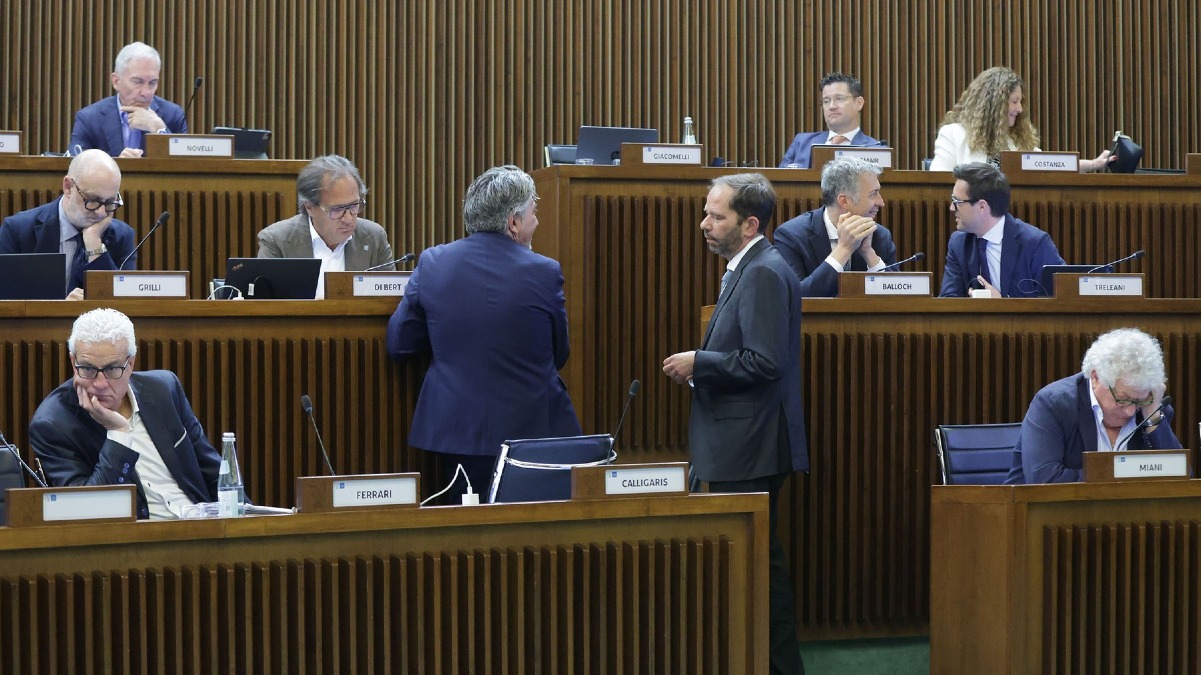 Trieste, il Consiglio regionale boccia il referendum sulle Province: 24 no e 18 sì - 
