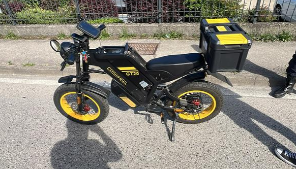In contromano con la bici elettrica sulla tangenziale: fermato e multato - 
