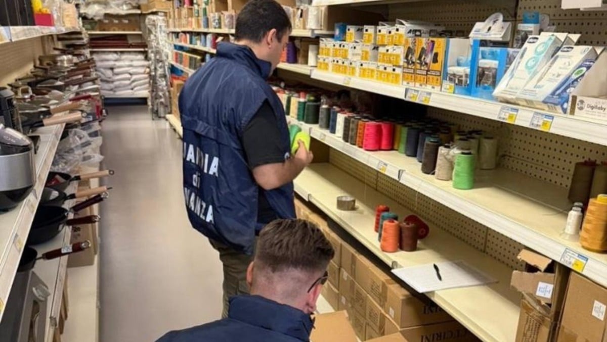 Castelfranco, stop a migliaia di articoli in vendita: etichette incomplete e dati mancanti - 