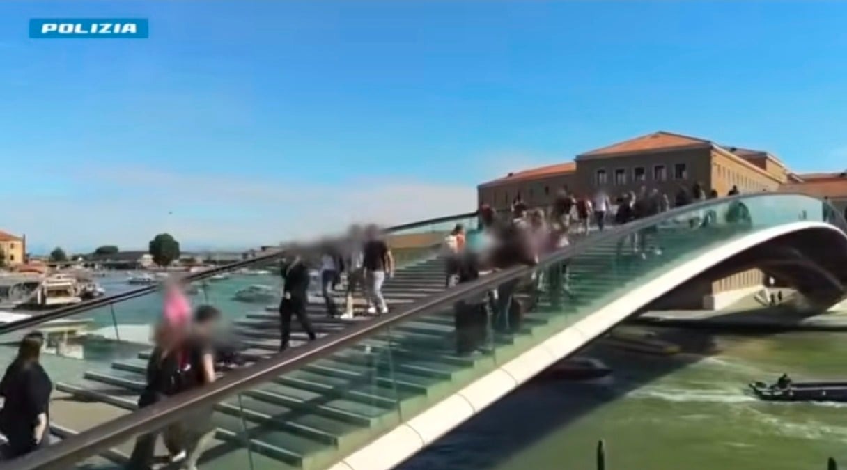Venezia, stretta sui facchini abusivi vicino a Santa Lucia: tre arresti per rapine ed estorsioni - 
