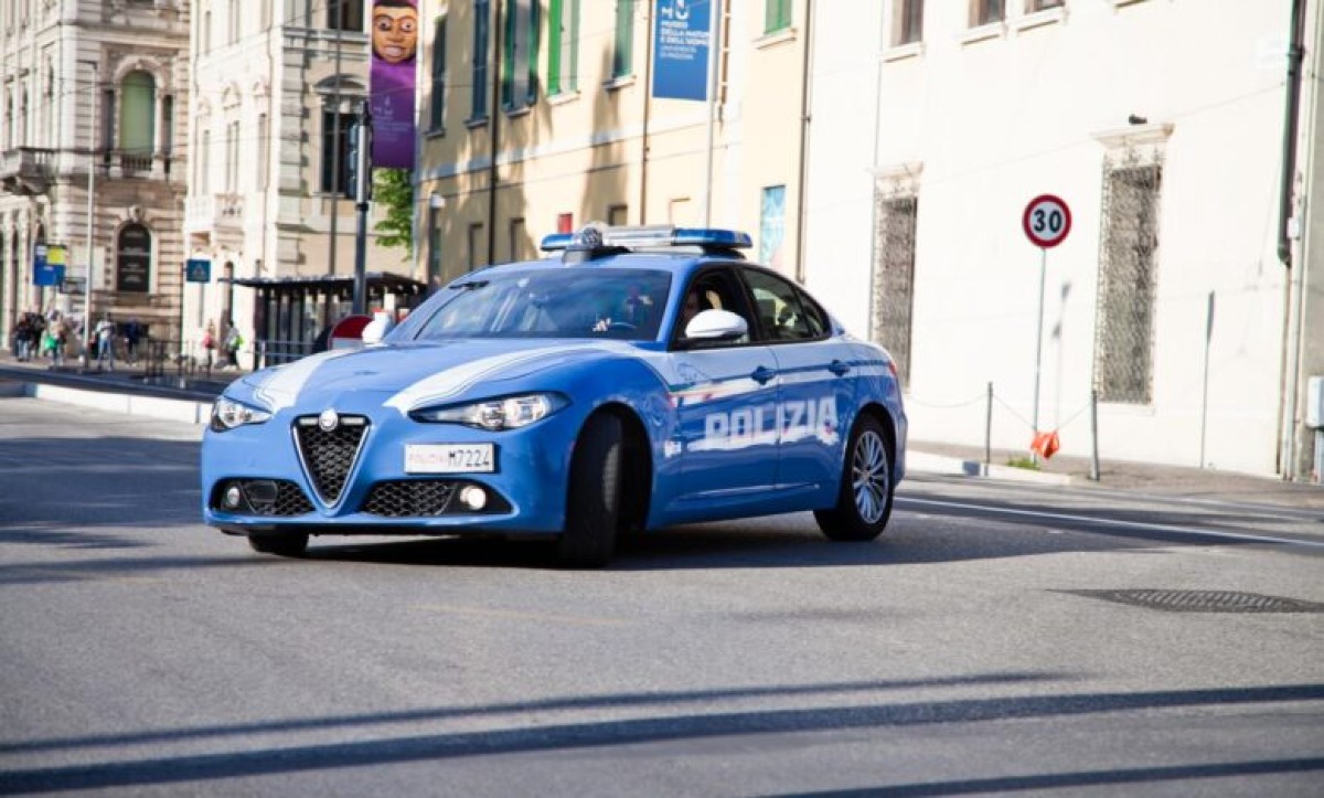 Entra armato in un bar con coltello e fucile: Daspo Willy di 3 anni  - 