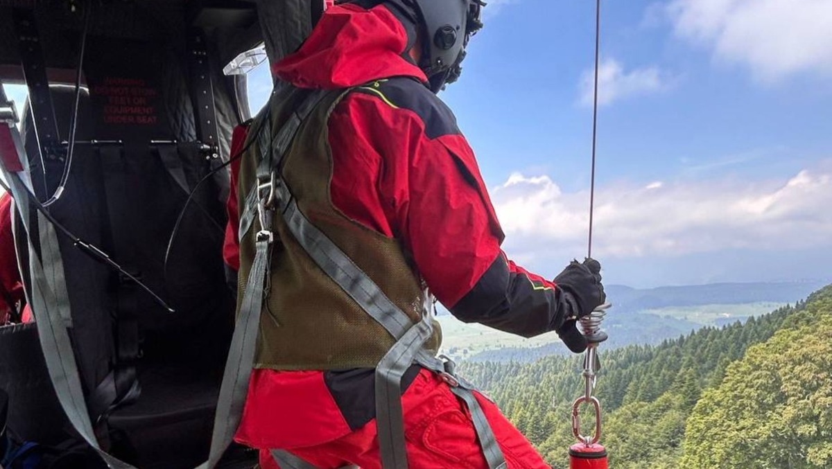 Escursionista smarrito sul sentiero, individuato e recuperato con l'elicottero Drago - 