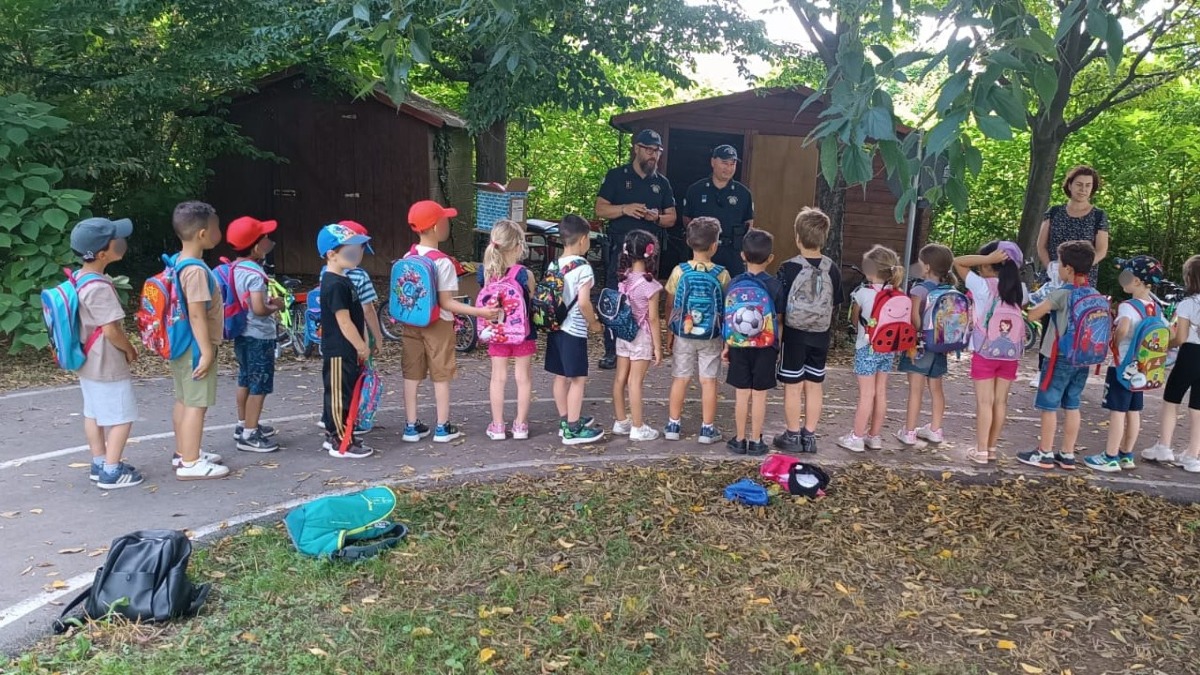 Bambini di Farra di Soligo al campo scuola di Treviso per imparare la strada - 