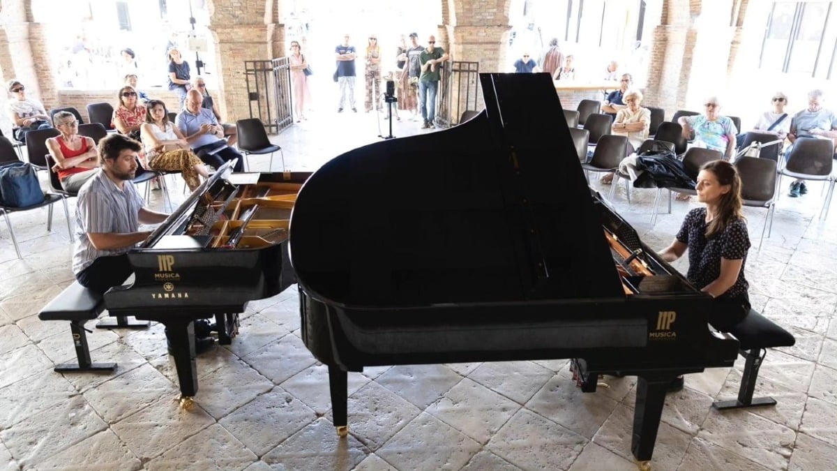 Pordenone mette il pianoforte al centro dell’estate: tre giorni di musica gratuita tra piazze e corti - 