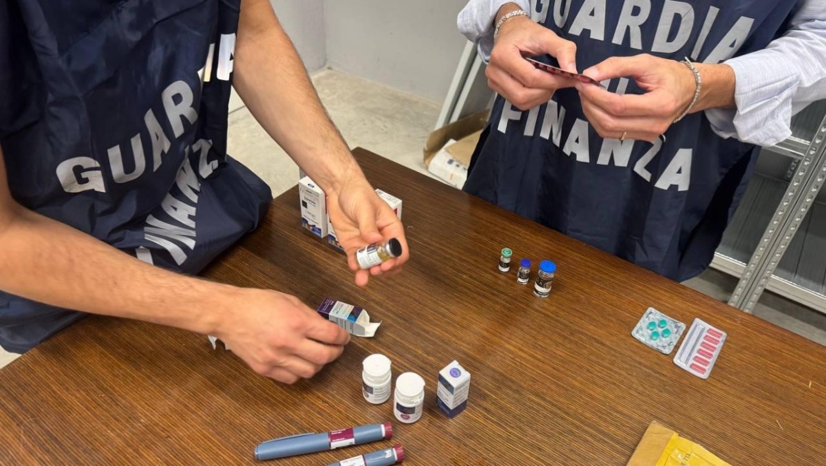 Farmaci dopanti e sostanze vietate nelle spedizioni: sequestri della Guardia di Finanza - 