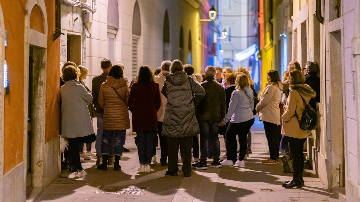 A Trieste una passeggiata serale in Cavana: il 18 giugno torna il tour tra Joyce e le storie del rione - 