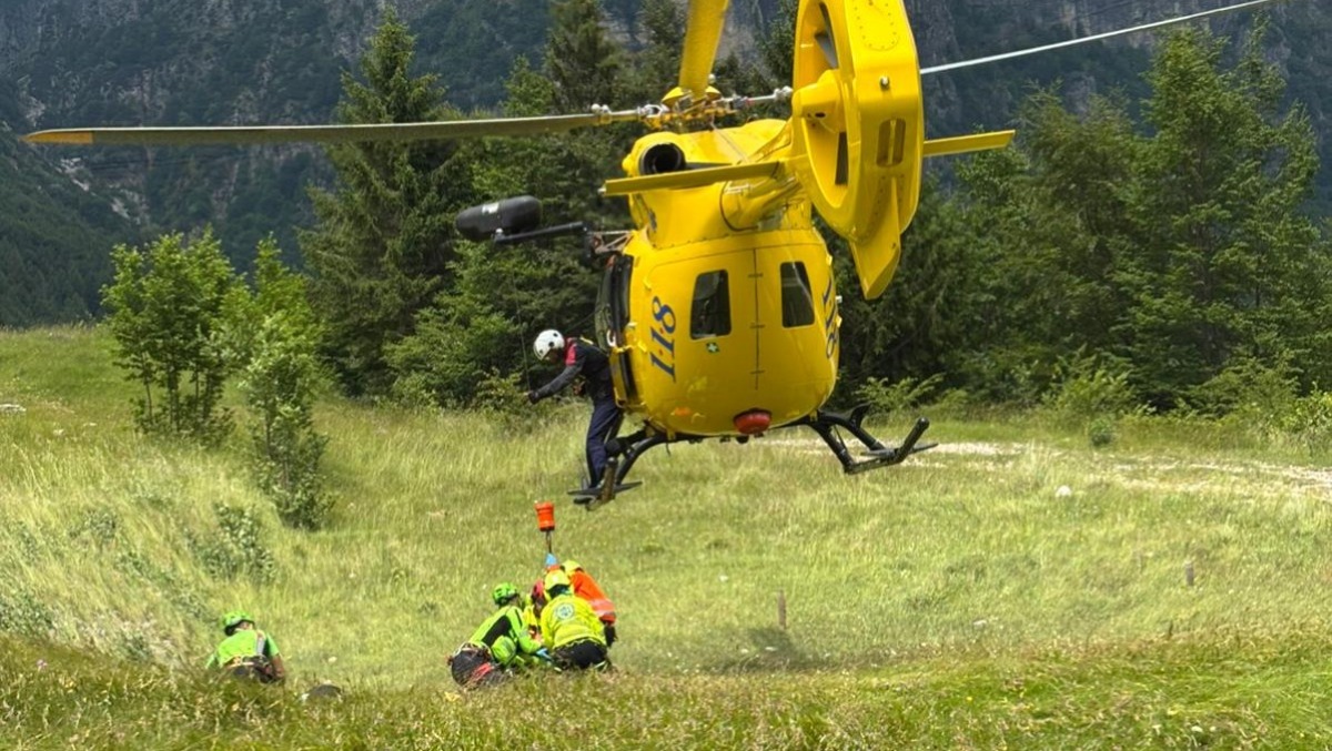 Cade per 15 metri durante la scalata: grave un alpinista - 