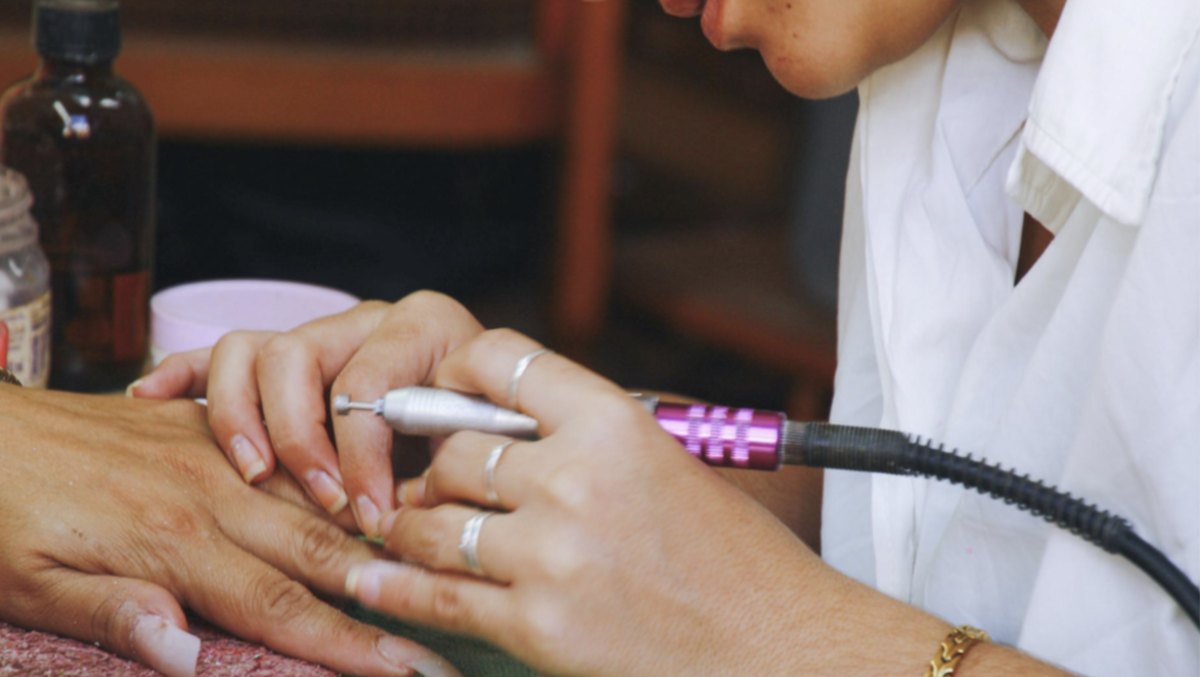 Professione onicotecnica: le competenze che fanno la differenza tra una manicure ordinaria e una tecnica avanzata - 