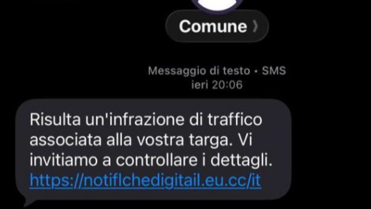 Udine, falso avviso di multa sul telefono: il Comune mette in guardia dagli SMS-esca - 