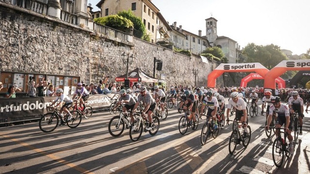 Sportful Dolomiti Race 2026: 3.300 ciclisti e strade chiuse tra Feltre e i passi - 