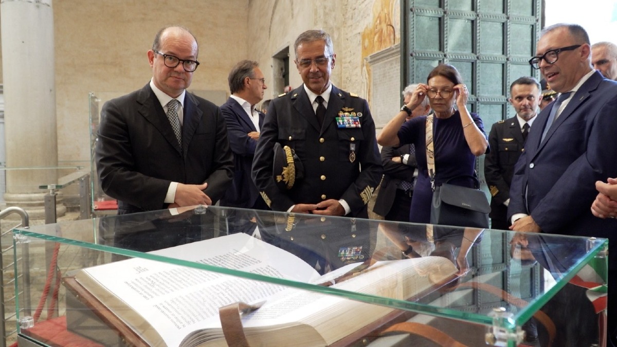 Bibbia di Aquileia, presentata la prima copia del facsimile: 5 volumi e 6 esemplari entro il 2031 - 