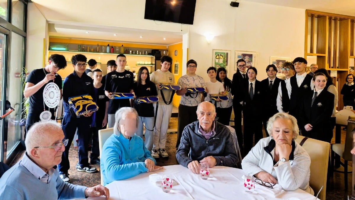 Aviano, scuola e centro diurno insieme: agli anziani arrivano 14 kit di posate pensati per l’inclusione - 