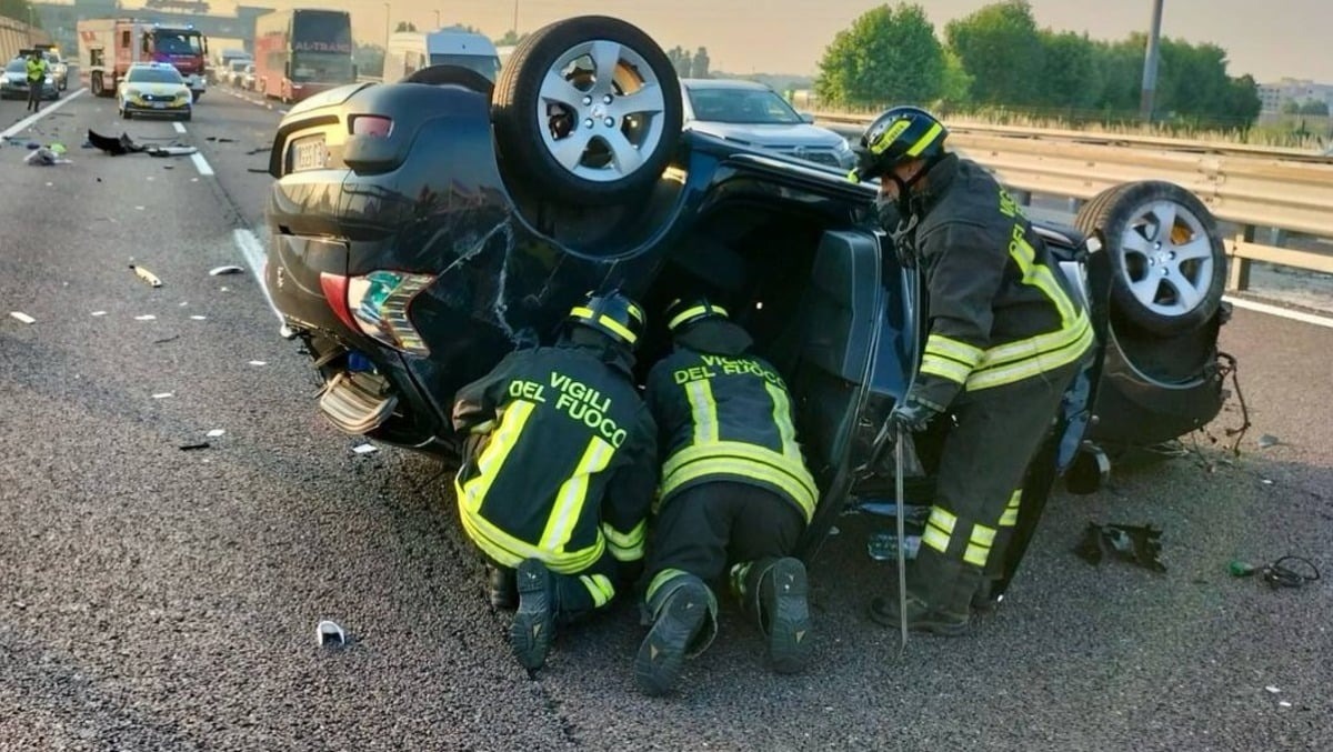 A4 verso Milano, vettura si rovescia nel tratto padovano: conducente fuori dall’auto prima dei soccorsi - 