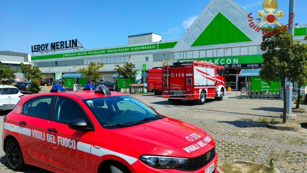 Sostanza irritante al Leroy Merlin: negozio evacuato, 20 persone coinvolte, 4 in ospedale - 