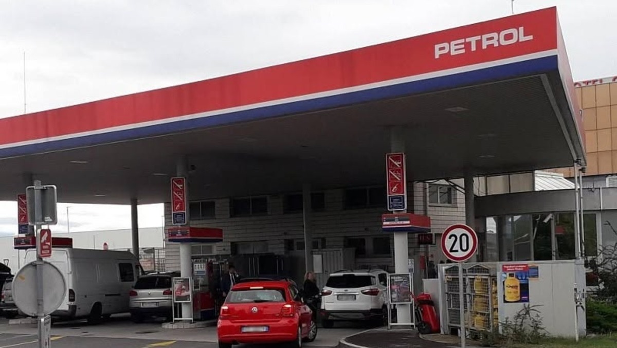 Benzina e gasolio giù oltreconfine: in Slovenia prezzi ai minimi da marzo - 