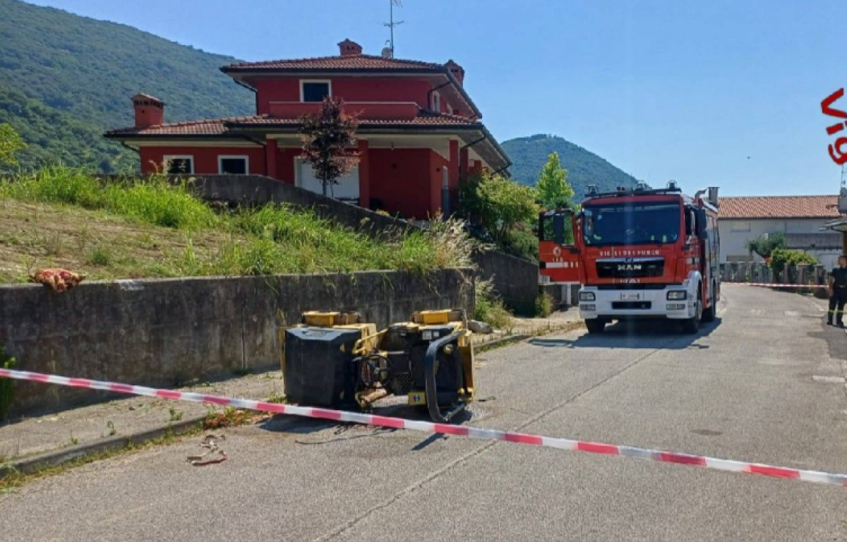 Si ribalta con il rullo per l’asfalto e resta schiacciato: operaio gravissimo - 