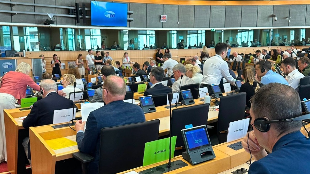 Ciriani boccia il CBAM Ue: meno tutele per Electrolux e filiera del Nordest - 