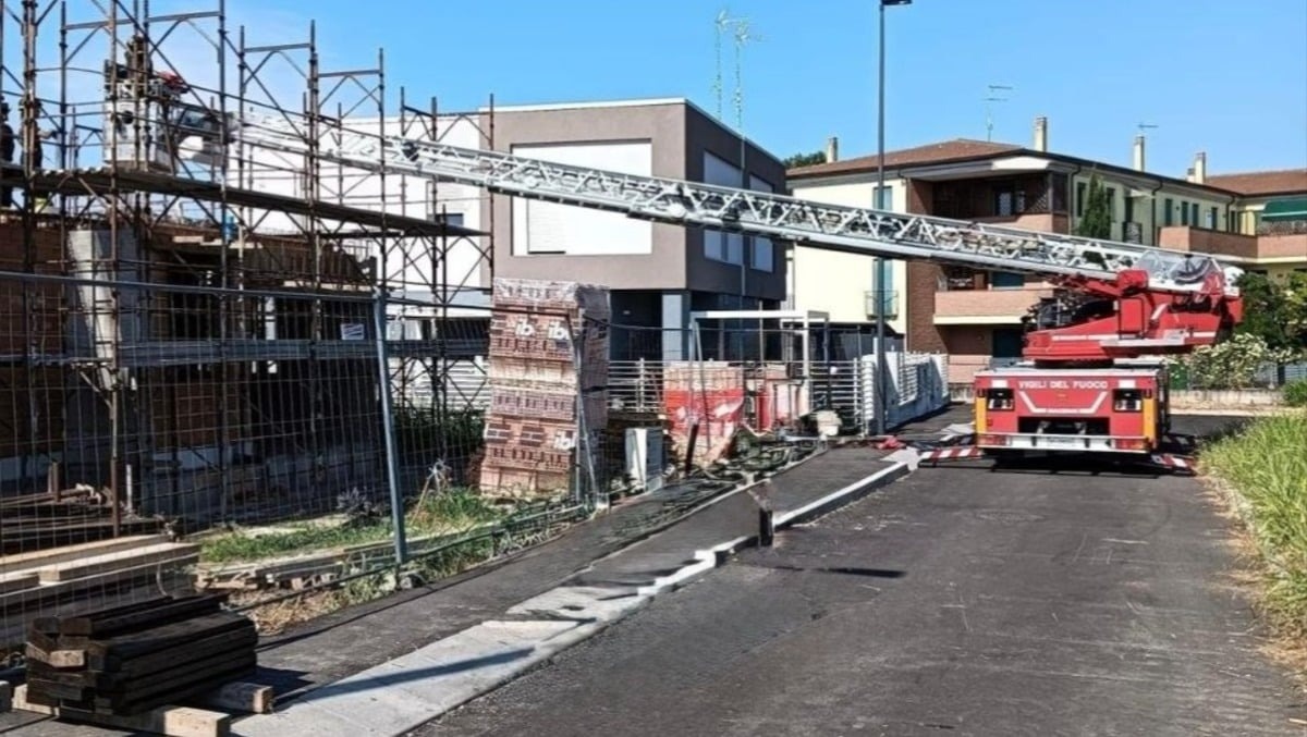 Rovigo, operaio ferito in un cantiere di Città Giardino: necessario il recupero dall’alto - 