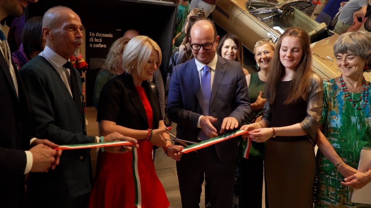 A Gorizia un viaggio negli anni Settanta tra arte, moda e design: nuovi orari per la mostra di Palazzo Attems - 
