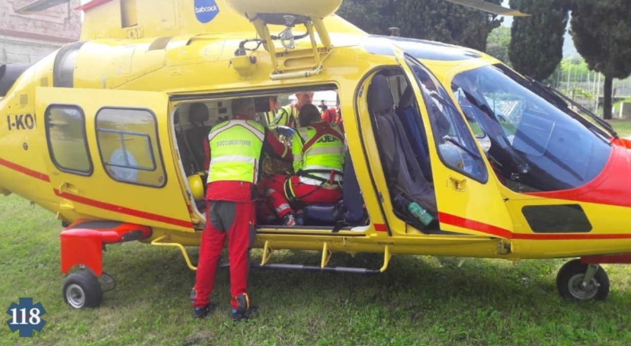 Cadoneghe, schiacciato dalla pressa idraulica: 24enne perde un braccio - 