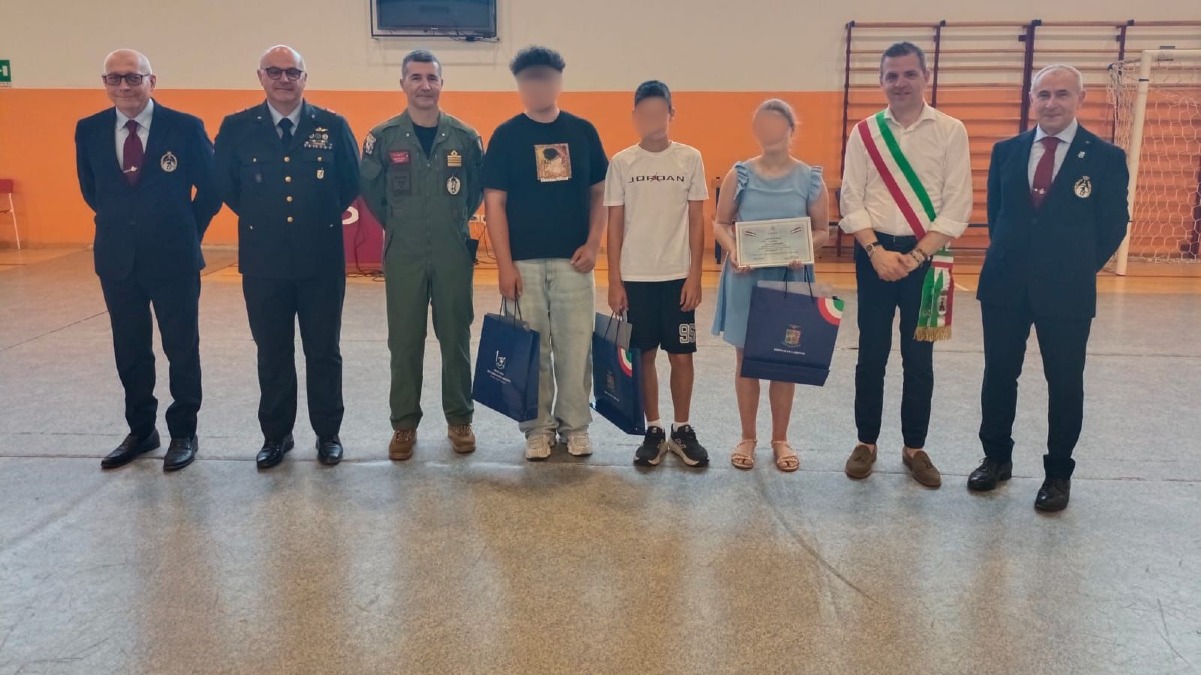 Farra di Soligo premia 233 studenti e assegna 4 borse di studio del 51° Stormo - 