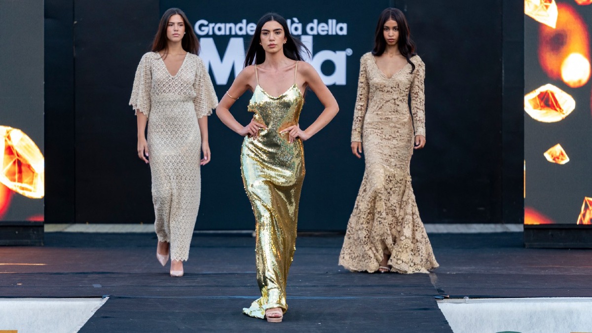 Jesolo, il Grande Galà della Moda richiama il pubblico in Piazza Milano - 