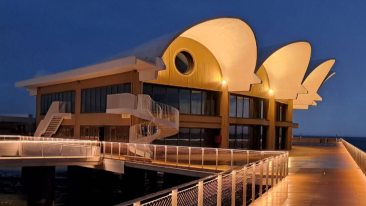 Oltre 500 metri di led: la Terrazza a Mare di Lignano di nuovo illuminata - 