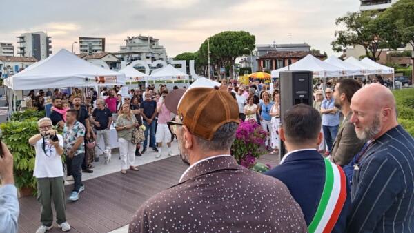 Jesolo apre l’estate con la Bandiera Blu 2026 e il brindisi solidale Buongiorno Estate