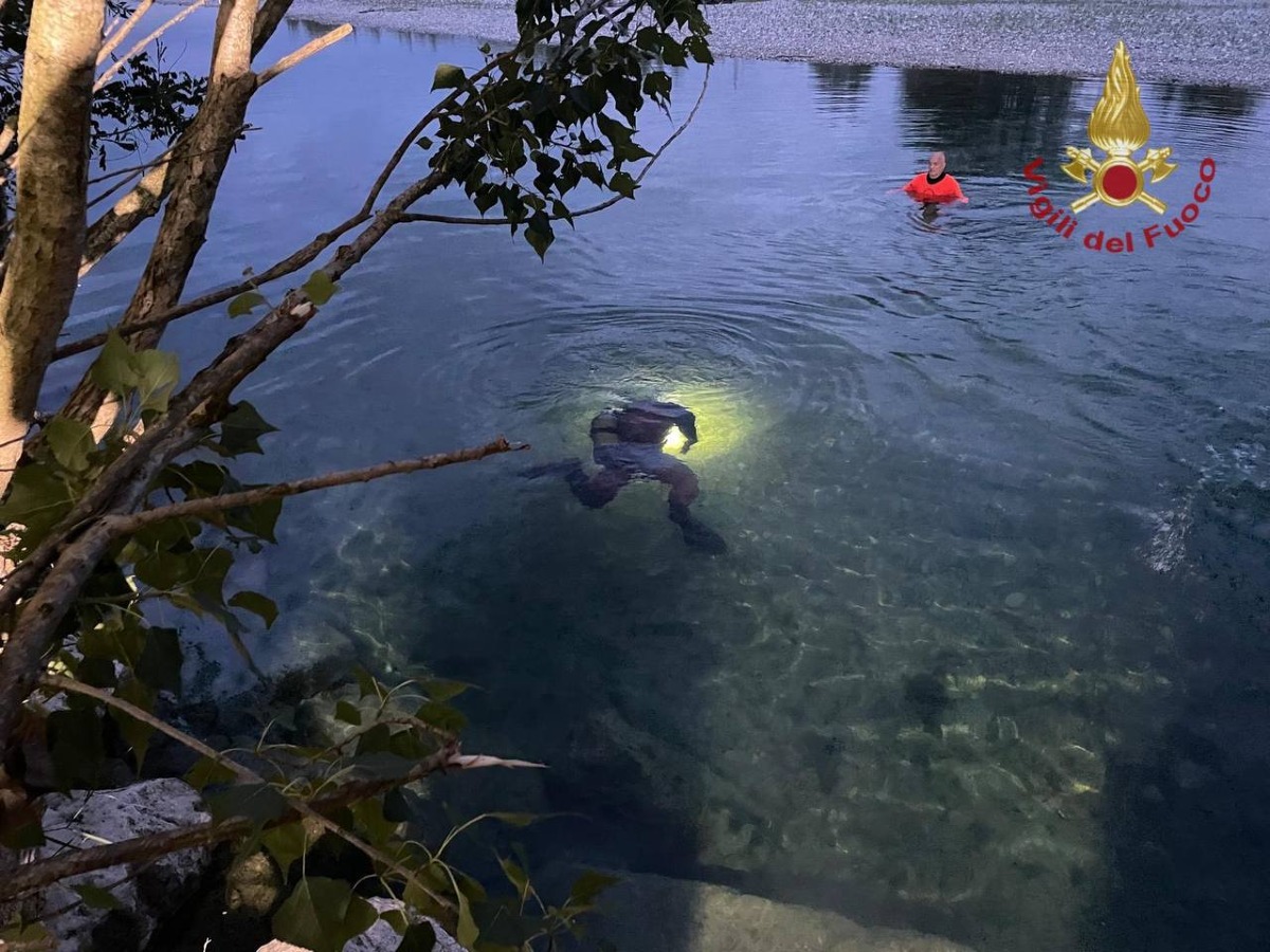 19ENNE RECUPERATO SENZA VITA NEL FIUME