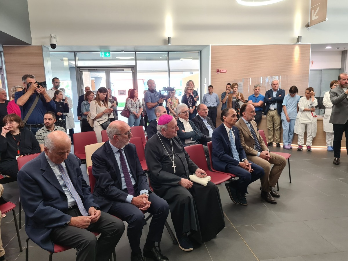 Pordenone, nel nuovo ospedale installato il mosaico della Madonna degli Angeli