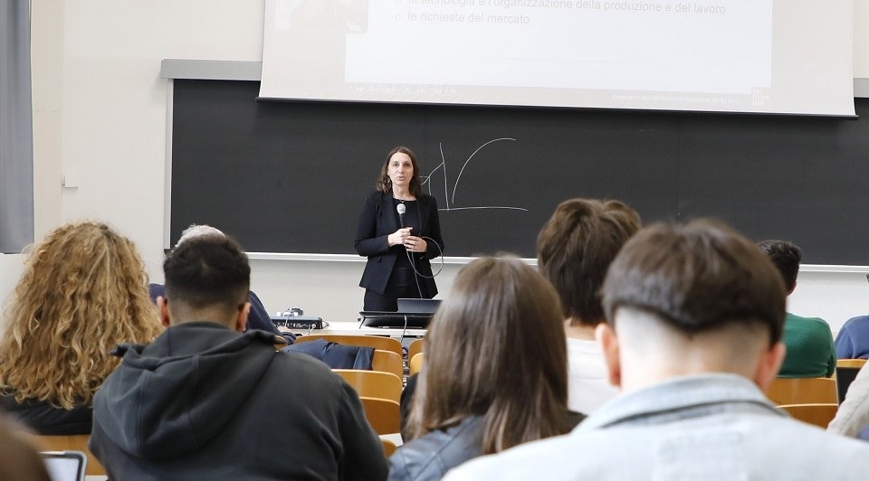 Università di Udine, cala il divario di genere: più donne tra studentesse e personale