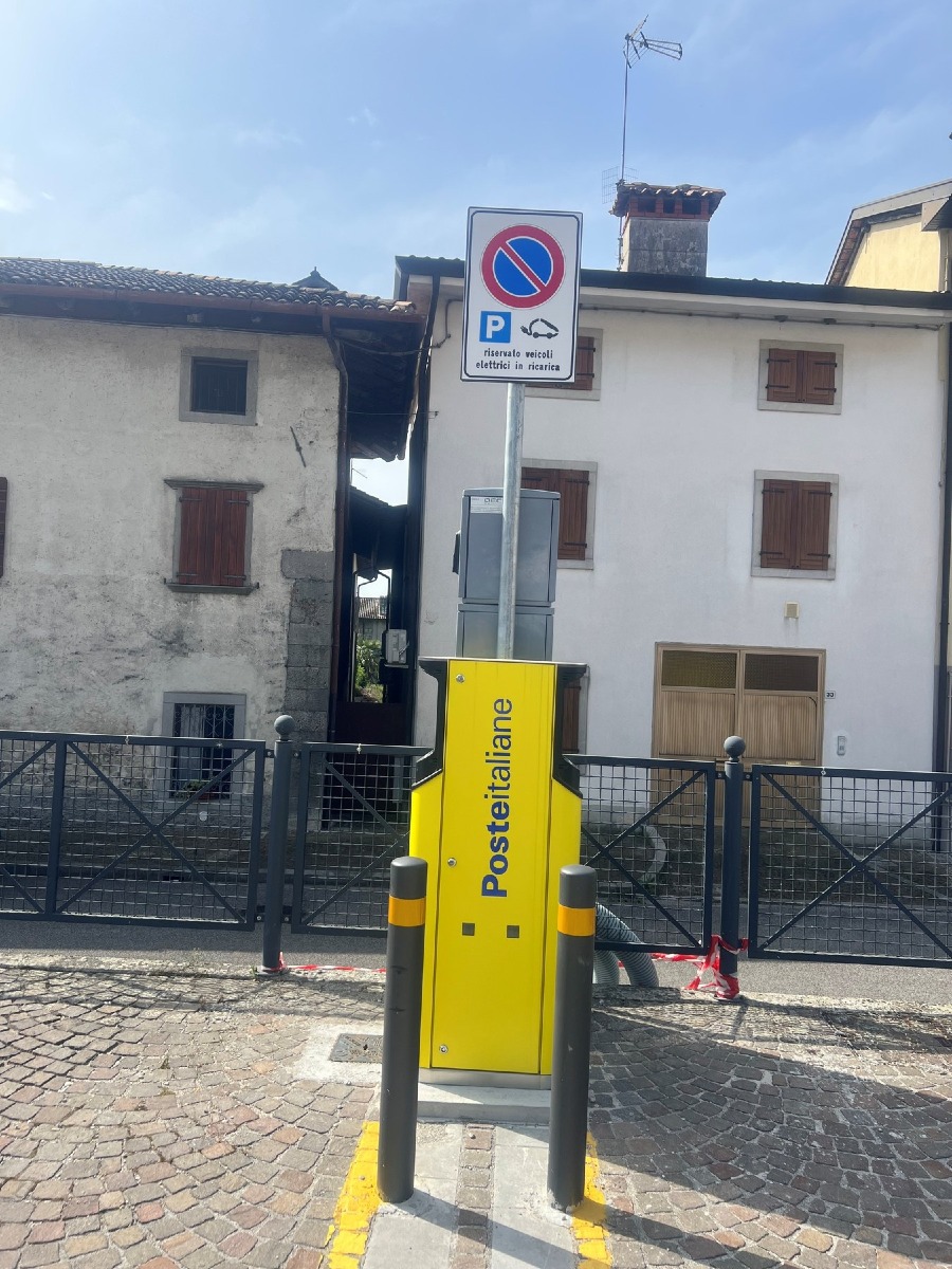Poste Italiane, in Friuli Venezia Giulia attivate 76 colonnine di ricarica nei piccoli