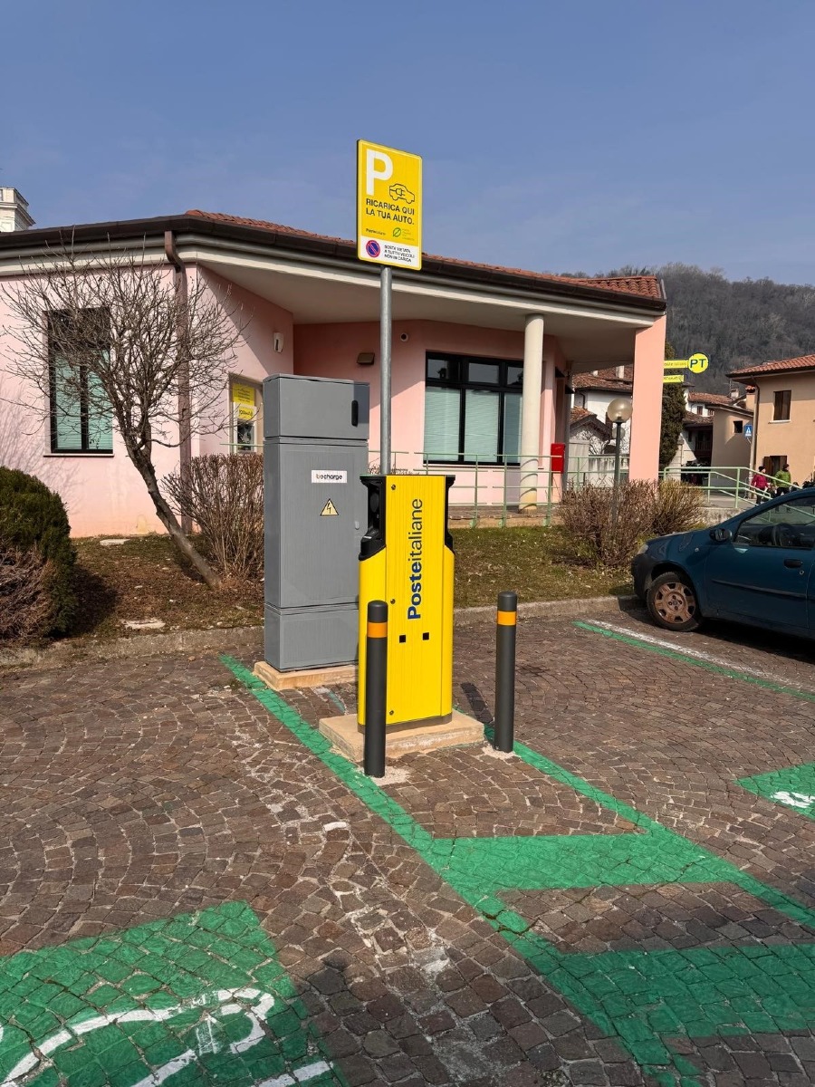 Poste Italiane, in Friuli Venezia Giulia attivate 76 colonnine di ricarica nei piccoli