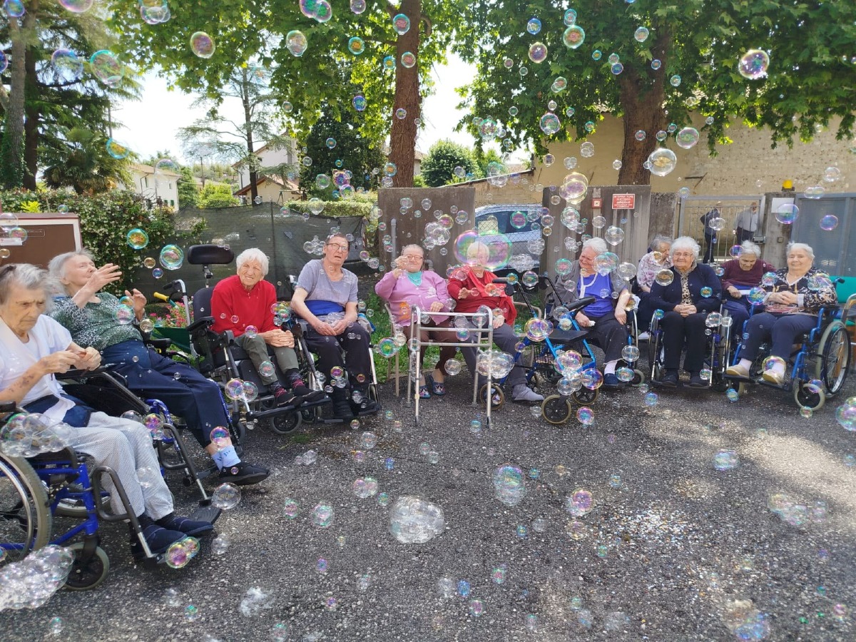Aiello del Friuli, festa alla RSA Le Meridiane con il sindaco e spettacolo per gli ospiti