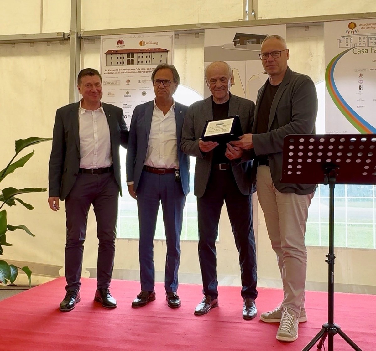 Pradamano, targa del Consiglio regionale ai 30 anni del Melograno