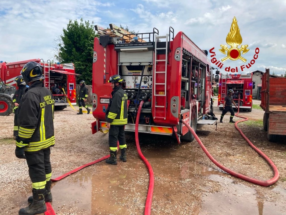 Incendio fienile a San Pietro in Gu 