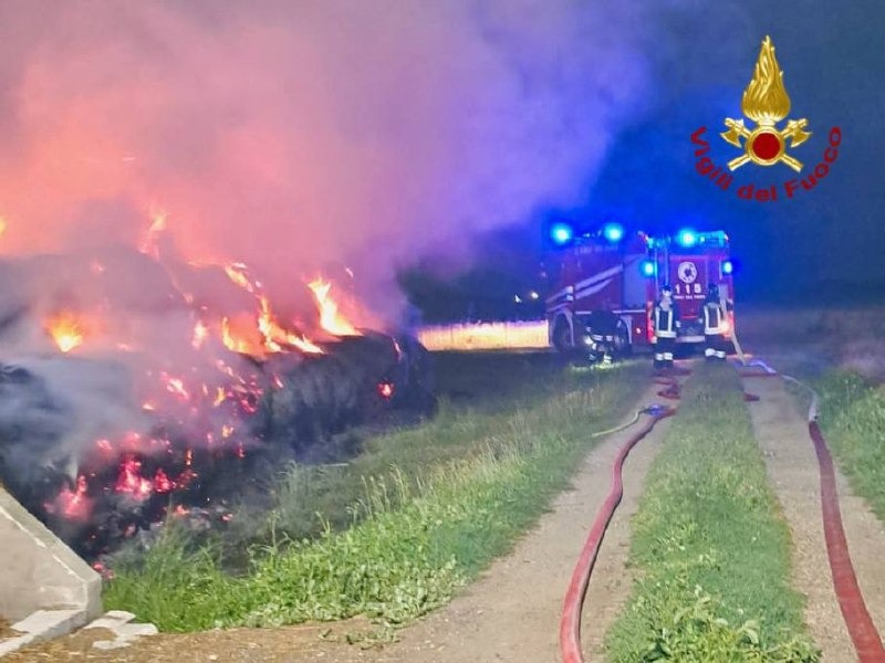 CODEVIGO (PD), INCENDIO ROTOBALLE NELLA NOTTE.