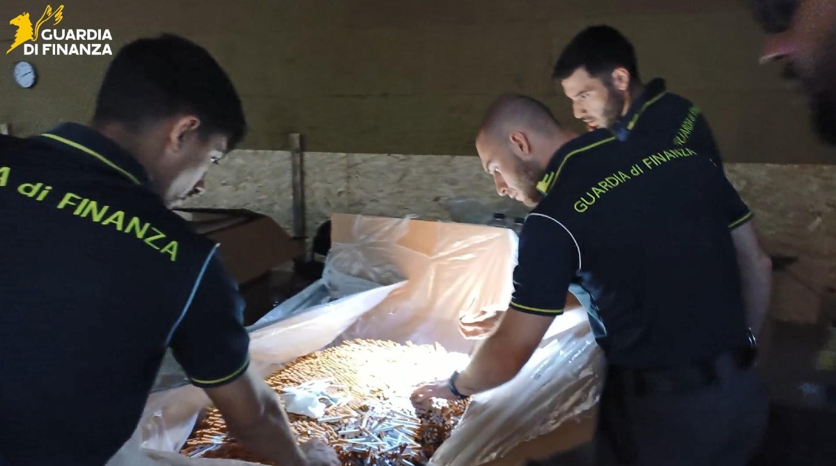 INDIVIDUATO A SPILIMBERGO UN OPIFICIO DEDITO ALLA FABBRICAZIONE CLANDESTINA DI SIGARETTE