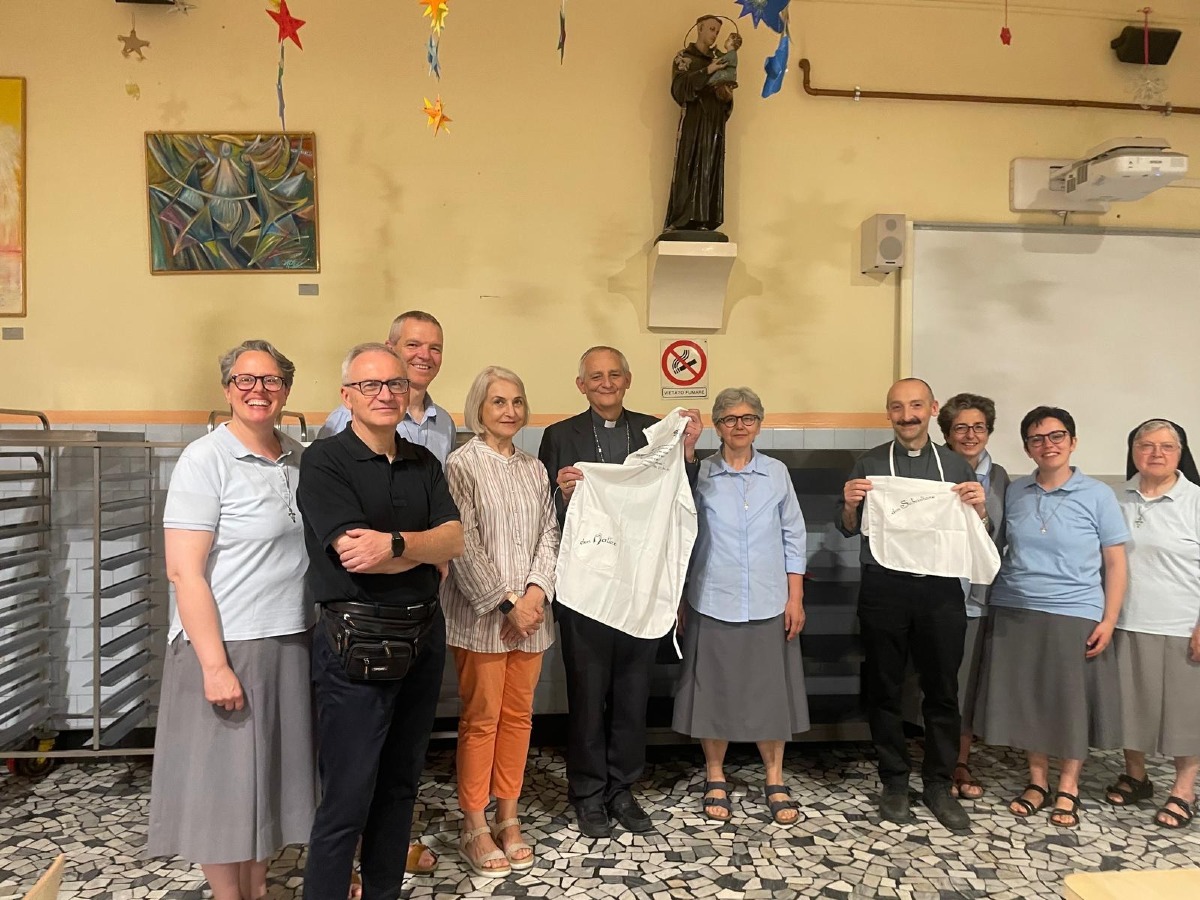 Padova, il cardinale Zuppi in visita alle Cucine economiche popolari