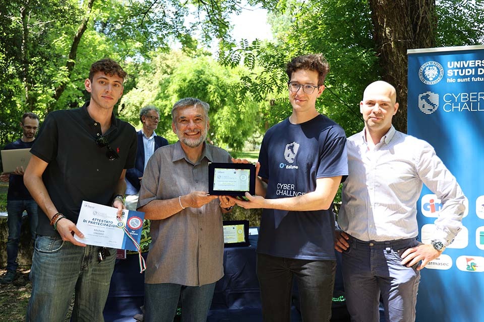 hacker etici, premiati tre studenti dell'Ateneo e del Malignani
