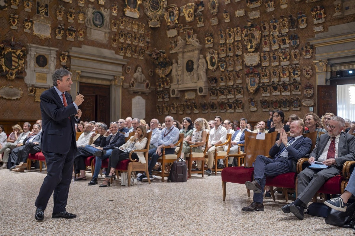 Eric Mazur a Padova: «Rovesciate l’aula», il confronto con docenti e dirigenti