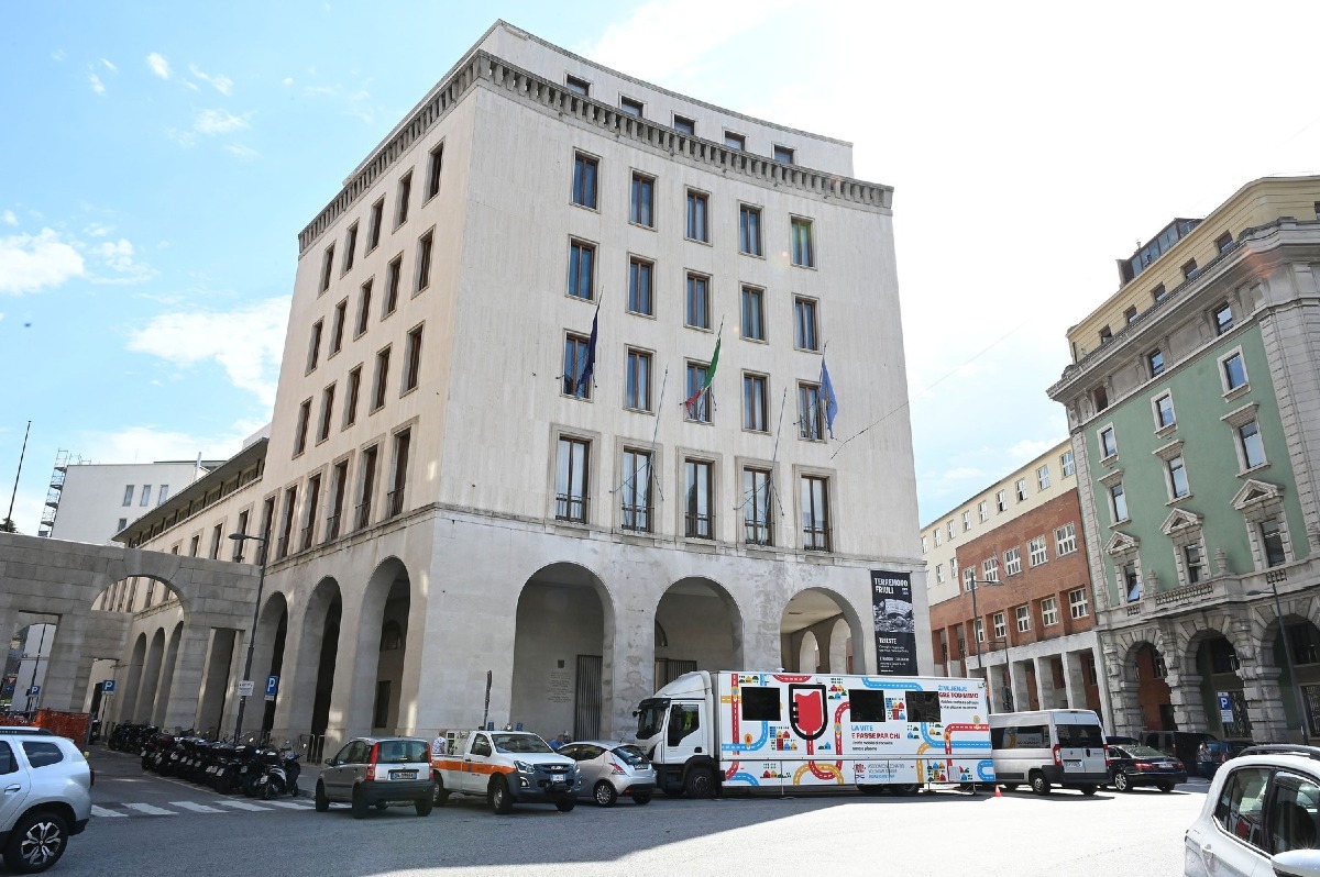 Trieste, raccolta straordinaria di sangue in Consiglio regionale con l’unità mobile