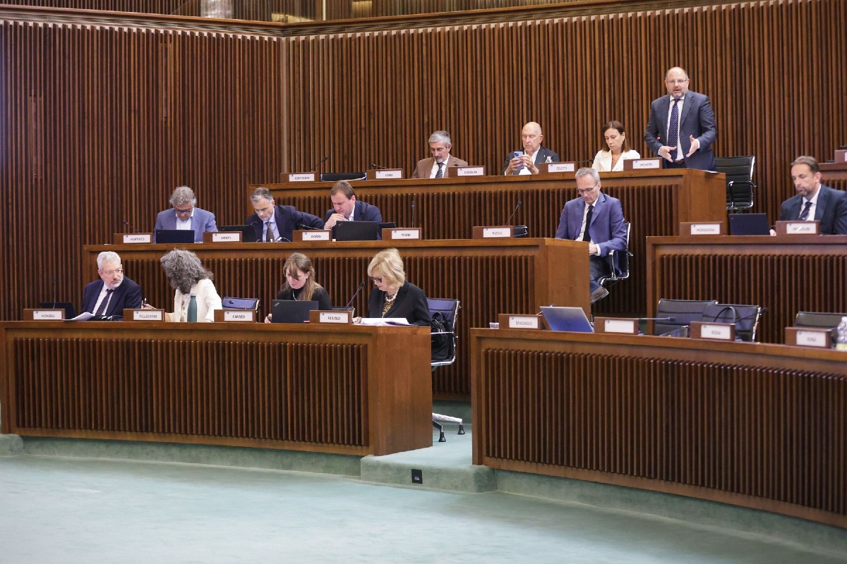 Trieste, il Consiglio regionale boccia il referendum sulle Province: 24 no e 18 sì