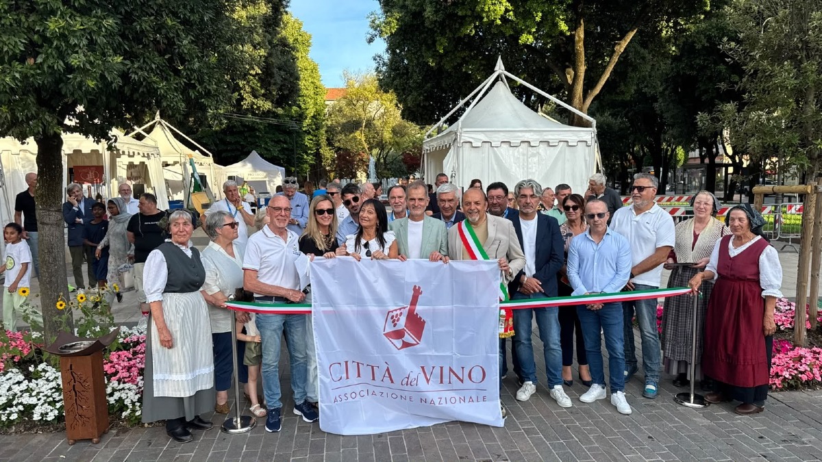 Monfalcone, la Pro Loco entra nelle Città del Vino: bandiera consegnata il 12 giugno