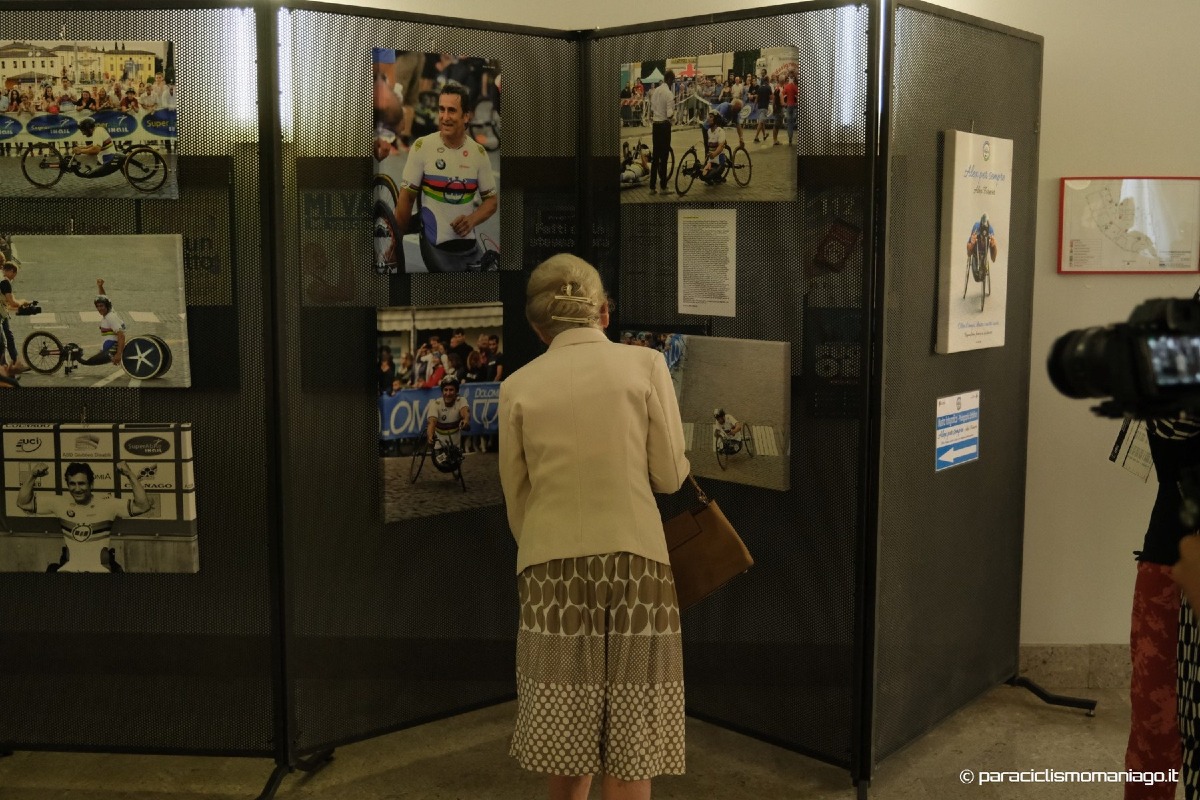 Maniago ricorda Alex Zanardi con una mostra fotografica in municipio aperta fino al 15