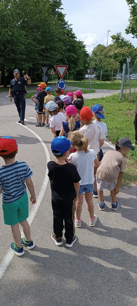 Bambini di Farra di Soligo al campo scuola di Treviso per imparare la strada