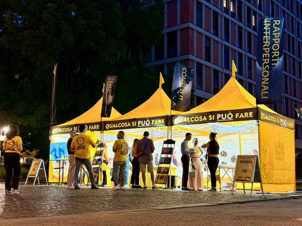 Padova, oltre 180 iscrizioni ai corsi gratuiti nella Tenda Gialla di Scientology