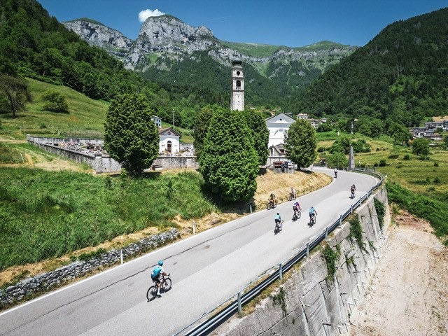 Sportful Dolomiti Race 2026: 3.300 ciclisti e strade chiuse tra Feltre e i passi