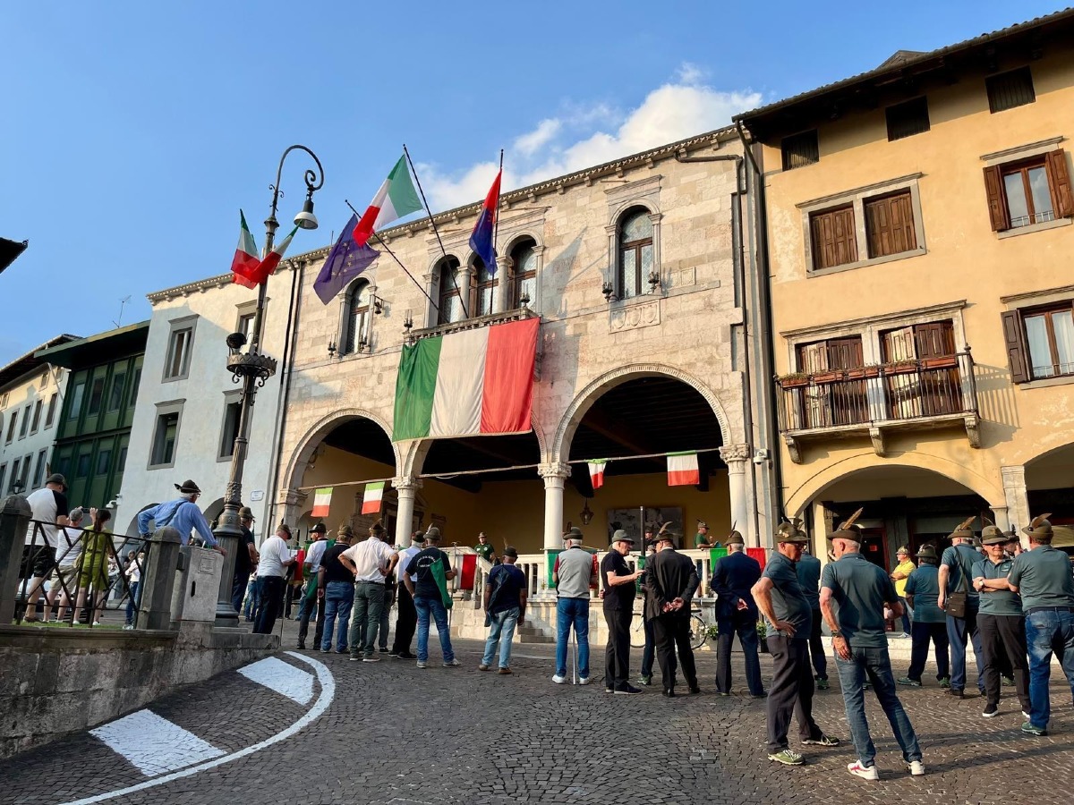 Gemona ospita il Raduno triveneto degli Alpini: tre giorni di festa e memoria